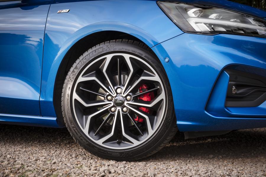 Колеса Ford Focus ST-Line 2018 года  (UK) (фото 7 из 42)